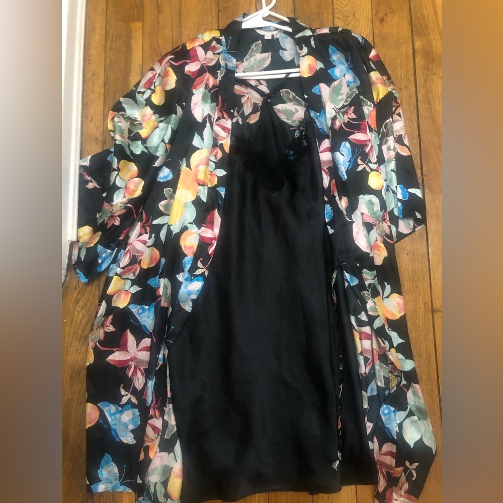 Secret Treasures Floral Kimono Robe & Black Satin Slip Dress Set - Picture 4 of 8